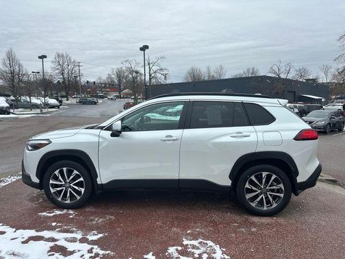 2023 Toyota Corolla Cross XLE