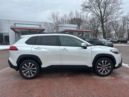 2023 Toyota Corolla Cross XLE