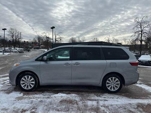 2017 Toyota Sienna LE