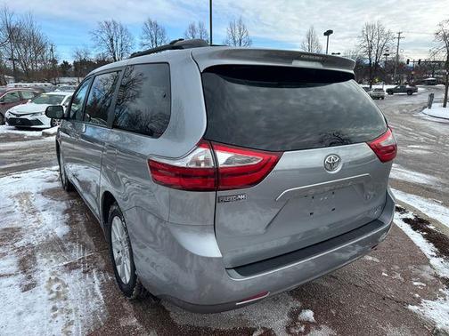2017 Toyota Sienna LE