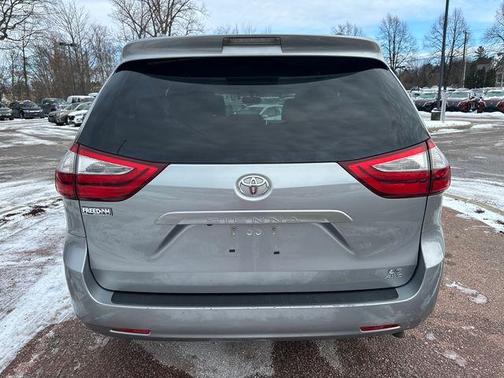 2017 Toyota Sienna LE