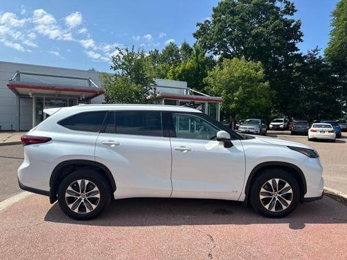 2022 Toyota Highlander Hybrid