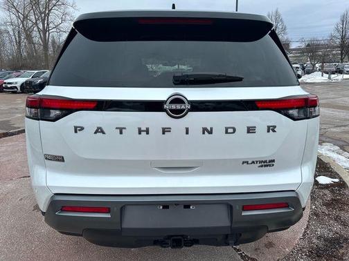 2026 Nissan Pathfinder Platinum