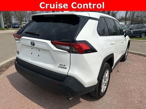 2021 Toyota RAV4 Hybrid XLE