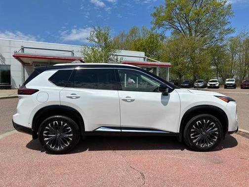 2025 Nissan Rogue Platinum