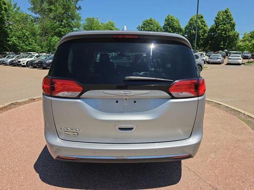 Billet Silver Metallic Clearcoat 2017 Chrysler Pacifica Touring-L