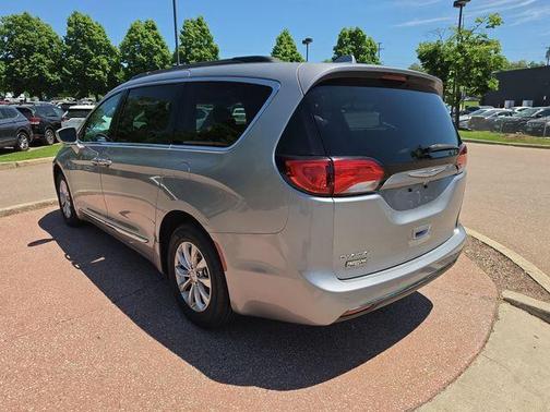 Billet Silver Metallic Clearcoat 2017 Chrysler Pacifica Touring-L