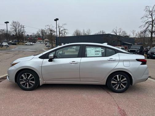 Brilliant Silver Metallic 2025 Nissan Versa 1.6 SV