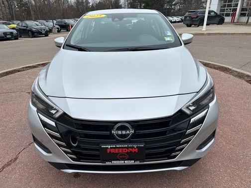 Brilliant Silver Metallic 2025 Nissan Versa 1.6 SV