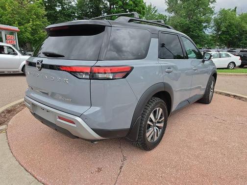 2t Gry Blk Roof 2024 Nissan Pathfinder SL