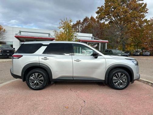 2024 Nissan Pathfinder S