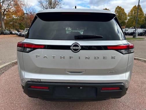 2024 Nissan Pathfinder S