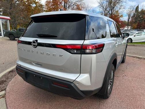 2024 Nissan Pathfinder S