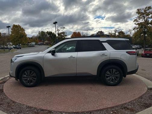 2024 Nissan Pathfinder S