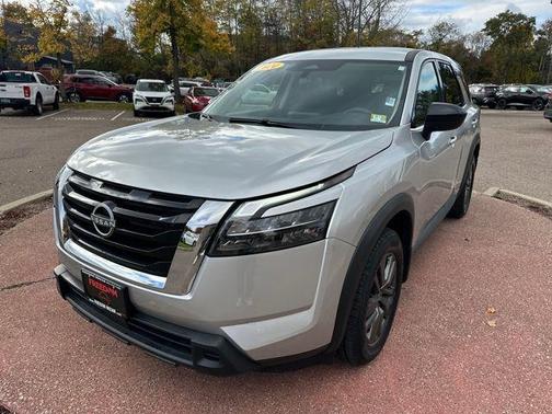 2024 Nissan Pathfinder S