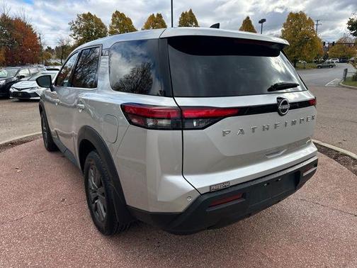 2024 Nissan Pathfinder S