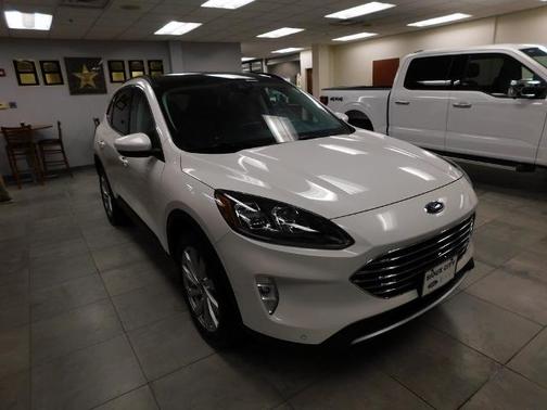 2022 Ford Escape TITANIUM