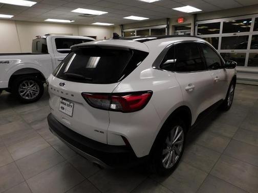 2022 Ford Escape TITANIUM