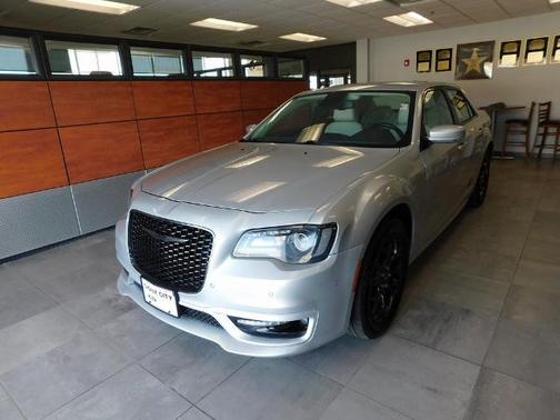 2022 Chrysler 300 TOURING L