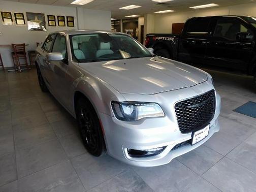 2022 Chrysler 300 TOURING L