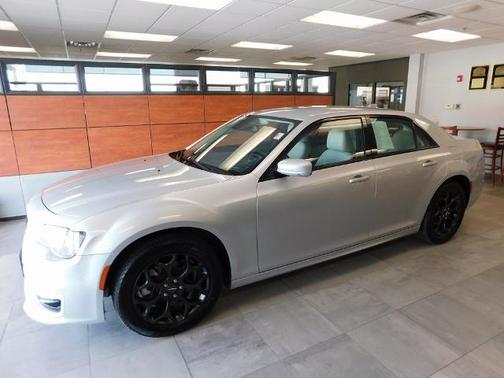 2022 Chrysler 300 TOURING L