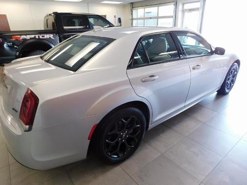 2022 Chrysler 300 TOURING L
