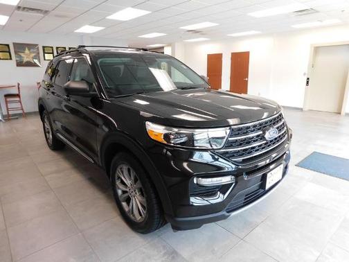 AGATE BLACK METALLIC 2023 Ford Explorer XLT