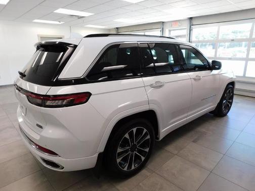 2022 Jeep Grand Cherokee OVERLAND