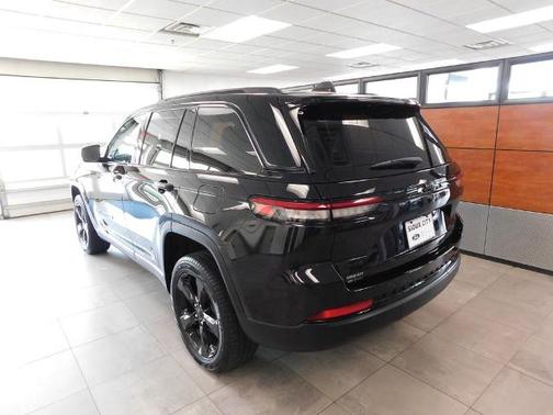 Diamond Black 2024 Jeep Grand Cherokee LIMITED