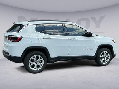 Bright White Clearcoat 2025 Jeep Compass Latitude