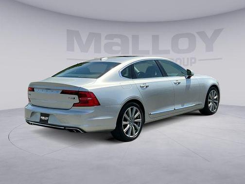 Bright Silver Metallic 2018 Volvo S90 T6 Inscription