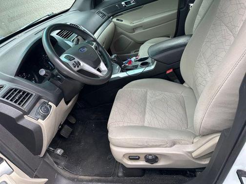Ruby Red Metallic Tinted Clearcoat 2015 Ford Explorer Base