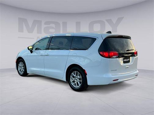 2024 Chrysler Voyager LX