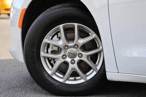 2024 Chrysler Voyager LX