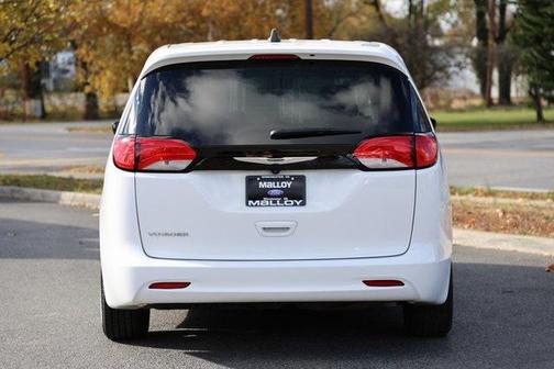 2024 Chrysler Voyager LX