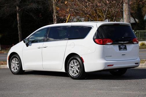 2024 Chrysler Voyager LX