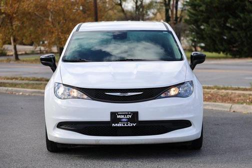 2024 Chrysler Voyager LX