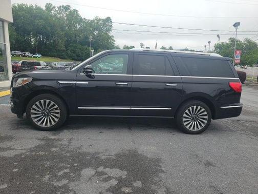 Infinite Black Metallic 2019 Lincoln Navigator L Reserve