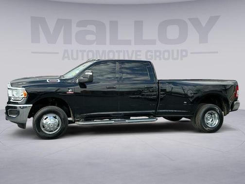 2024 RAM 3500 Tradesman Crew Cab 4x4 8' Box
