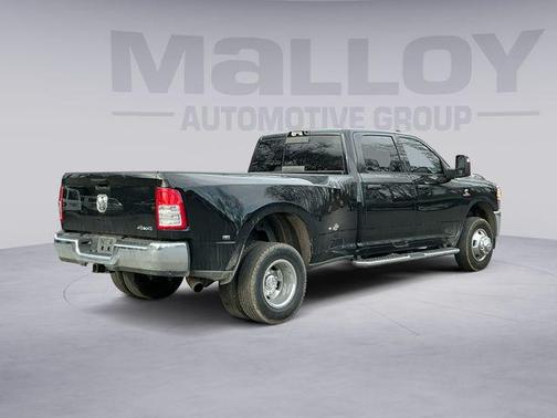 2024 RAM 3500 Tradesman Crew Cab 4x4 8' Box