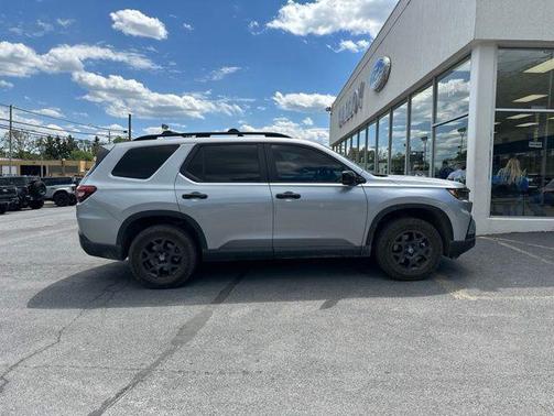 Lunar Silver Metallic 2025 Honda Pilot TrailSport