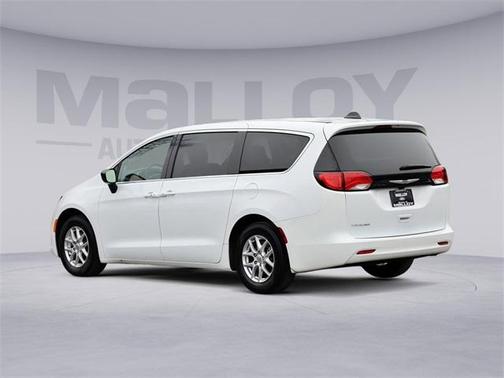 2024 Chrysler Voyager LX