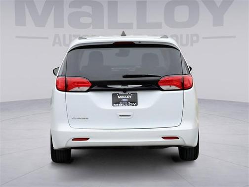 2024 Chrysler Voyager LX