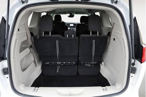 2024 Chrysler Voyager LX