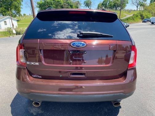 Burgundy 2012 Ford Edge SE