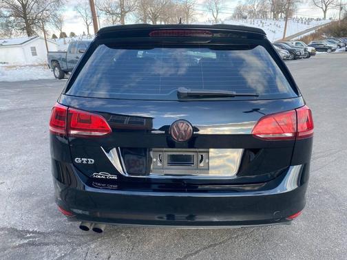 2015 Volkswagen Golf SportWagen TDI SE 4-Door