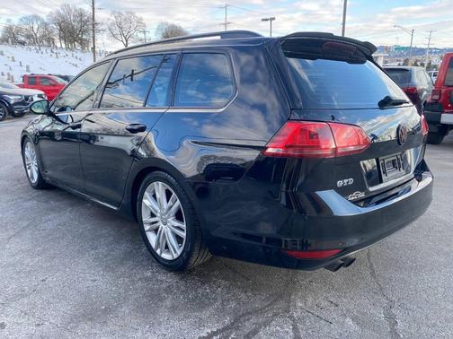2015 Volkswagen Golf SportWagen TDI SE 4-Door