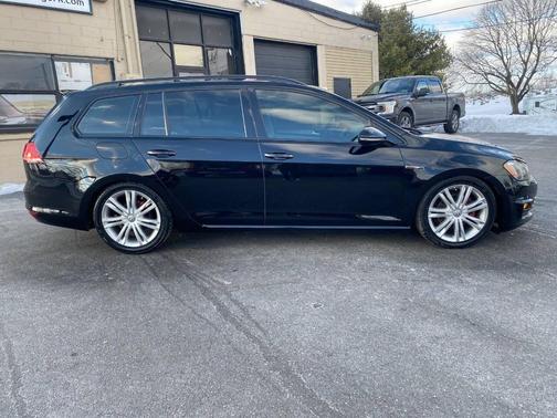2015 Volkswagen Golf SportWagen TDI SE 4-Door