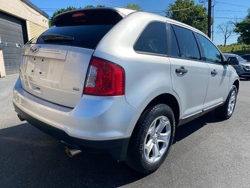 Silver 2014 Ford Edge SE