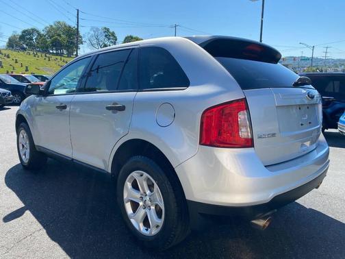 Silver 2014 Ford Edge SE